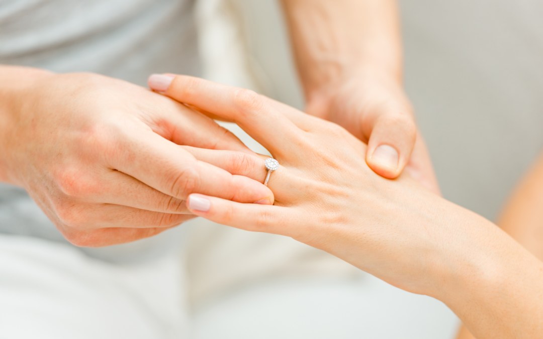 How Should Engagement Rings Fit?